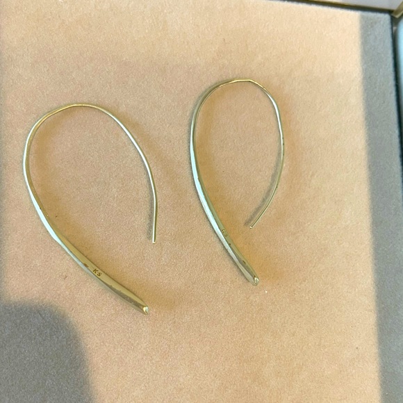 Muted gold Kendra Scott hoop earrings - Picture 1 of 2